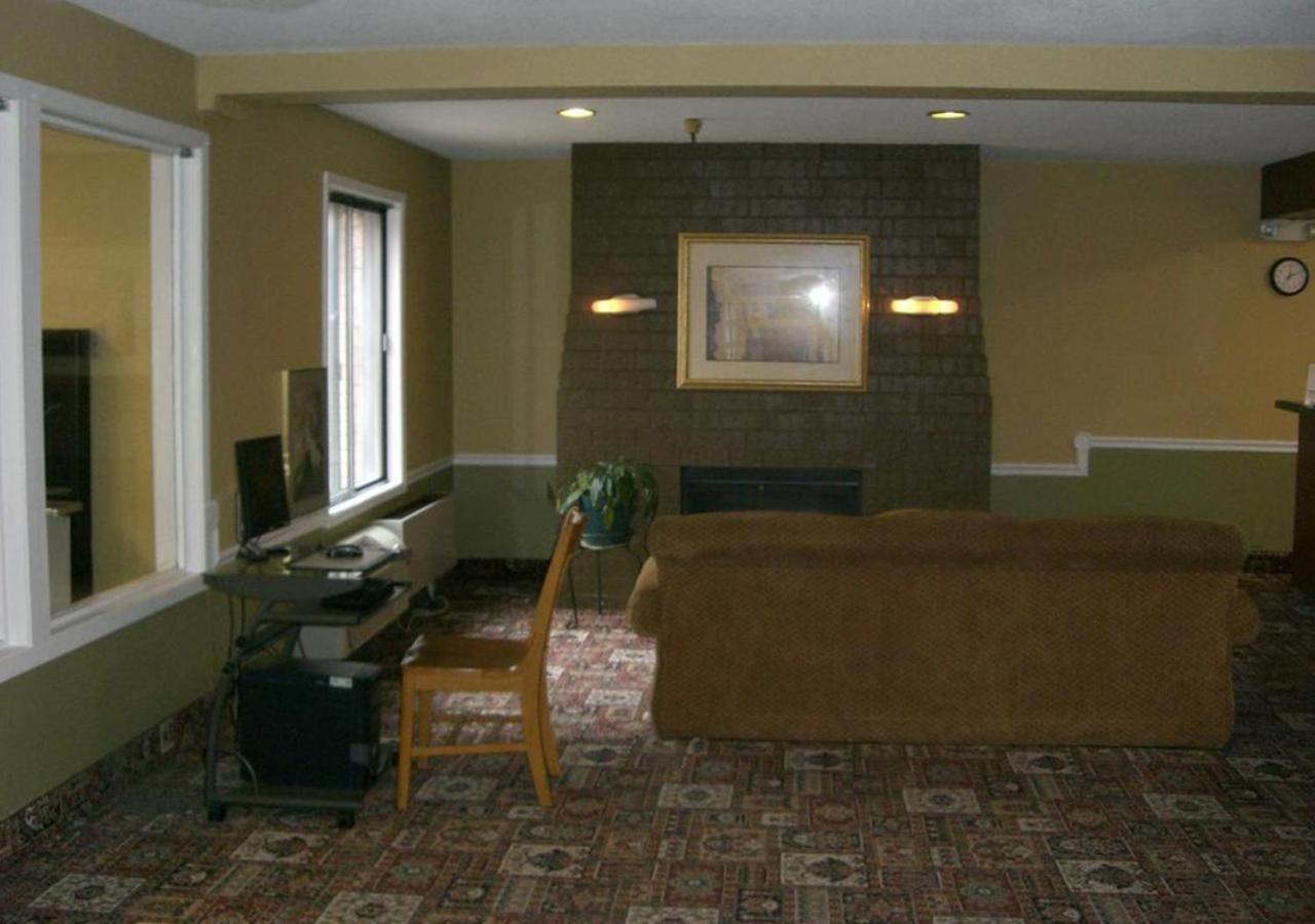 Norwood Inn Minneapolis Розвилл Экстерьер фото