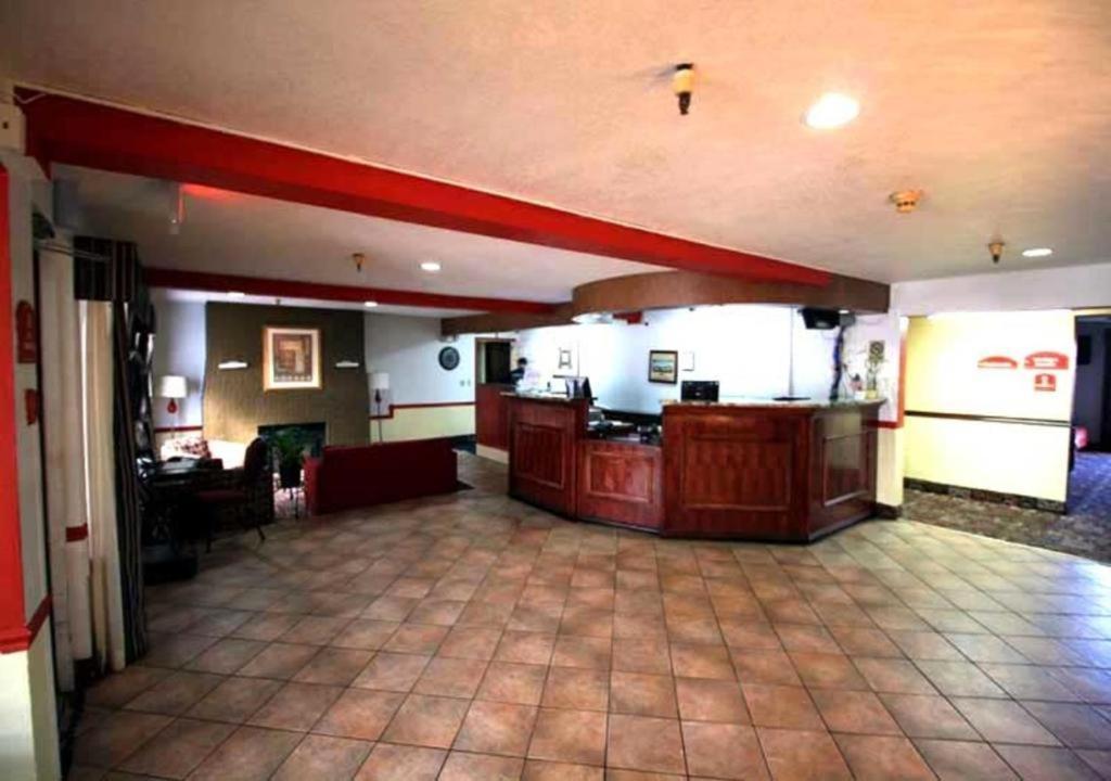 Norwood Inn Minneapolis Розвилл Экстерьер фото