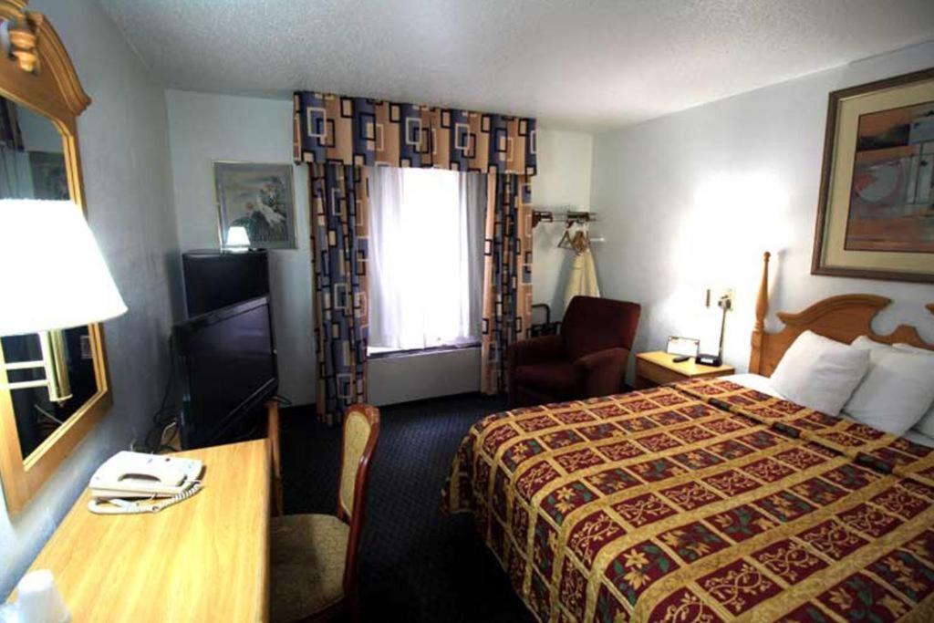 Norwood Inn Minneapolis Розвилл Экстерьер фото